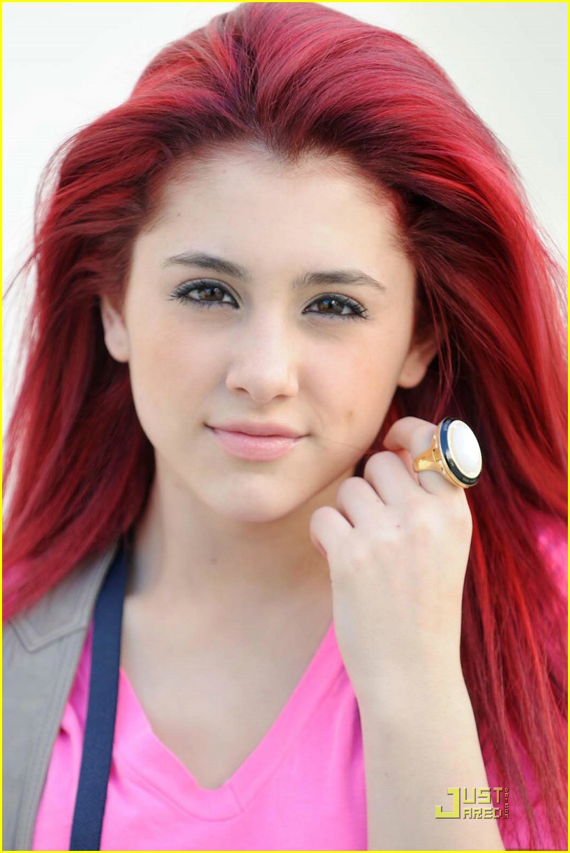 Image Ariana Pose Ariana Grande Wiki Fandom