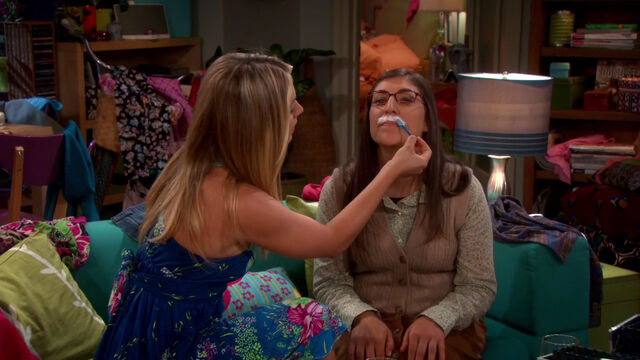 File:S6EP01 - Penny and Amy.jpg