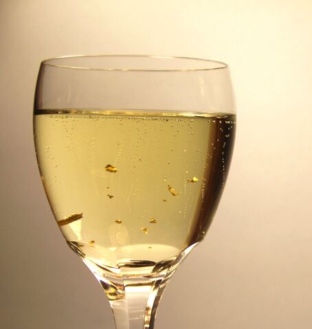 File:Tall-Hand-Cut-Crystal-White-Wine-glass1.jpg