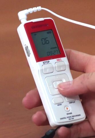 File:Annie's dictaphone.jpg