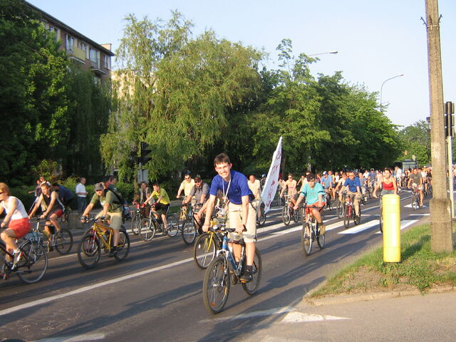 File:Masa Krytyczna Maj 2007 050.jpg