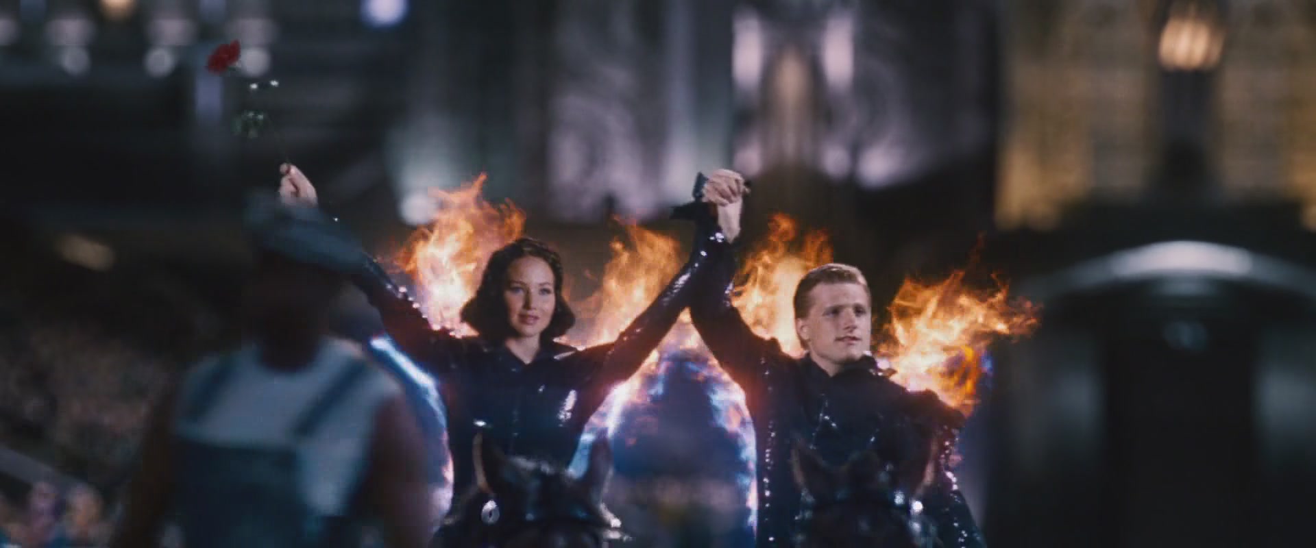 DateiKatniss und Peeta in ihren Paradeoutfits (74. HS).jpg Die Tribute von Panem Wiki