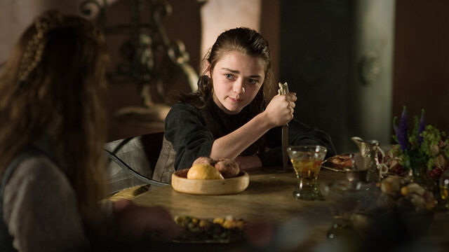 File:Arya with a knife.jpg