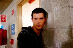 Taylor-lautner-1330624382