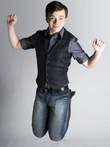 File:Chris+Colfer+cc2PNG.png