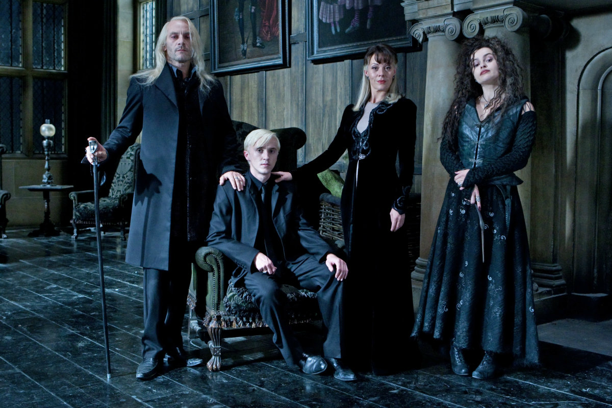 http://vignette2.wikia.nocookie.net/harrypotter/images/9/99/Malfoy_Family_in_1998..png/revision/latest?cb=20130521120347&amp;path-prefix=ru