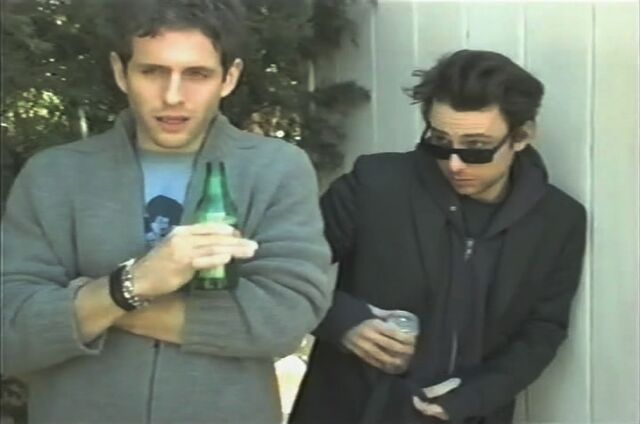 File:Thinker and a pilferer.jpg