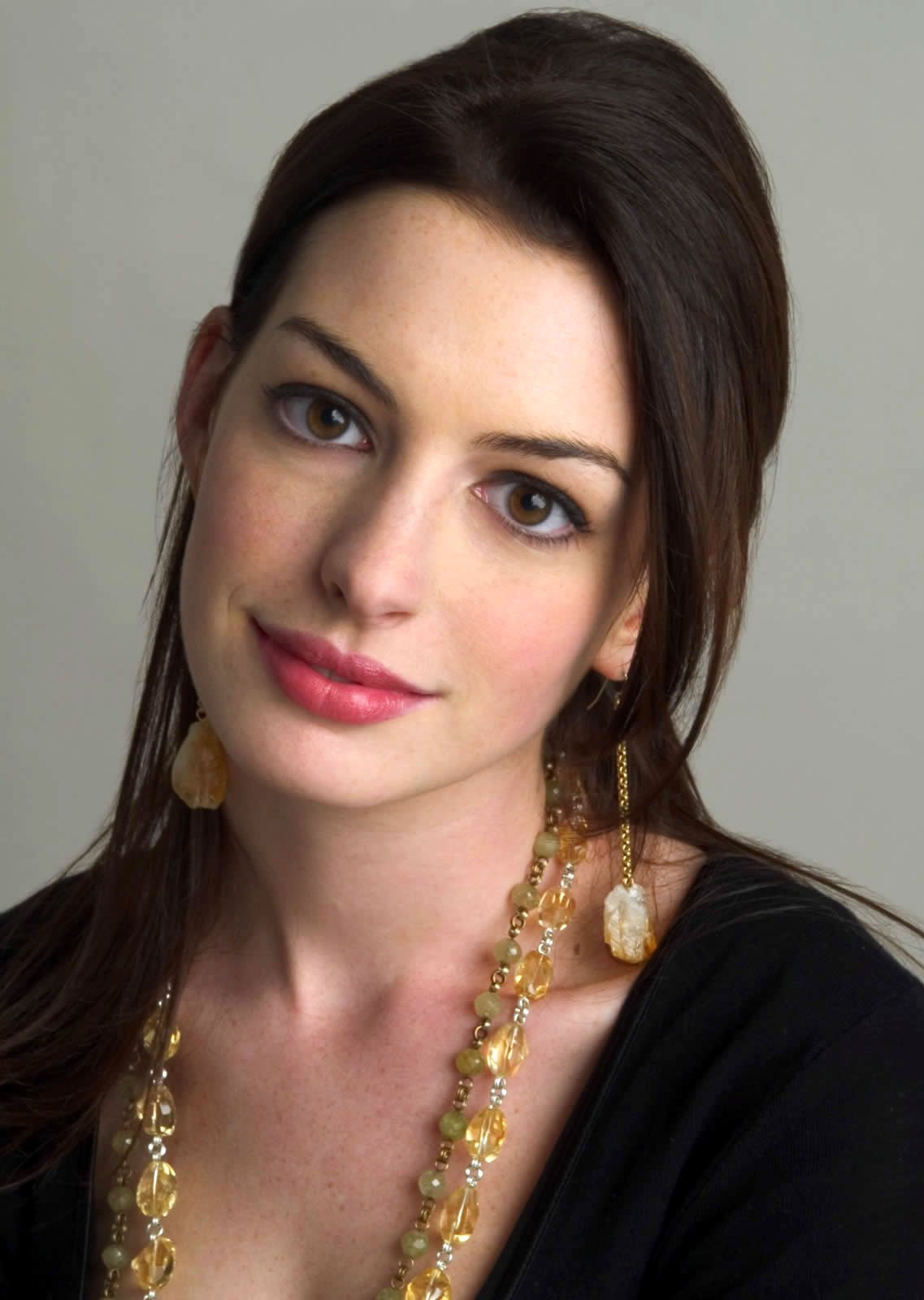 Full resolution Anne Hathaway