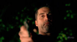 4x01 JackTriesToShootLocke.jpg