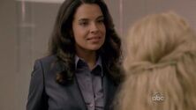 Ilana conoce a Claire