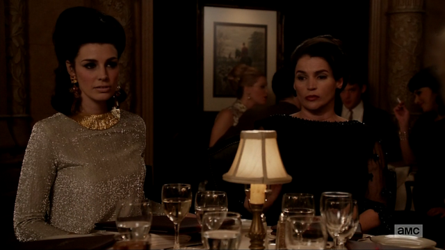 File:6x06 Megans Outfits (04).png