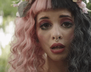 http://vignette2.wikia.nocookie.net/melanie-martinez/images/6/69/Tumblr_ny15xcvzcq1uk42bxo10_400.gif/revision/latest?cb=20161016192638
