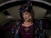 Lwaxana Troi auf Deep Space 9.jpg