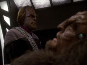 Martok will Gowron nicht herausfordern.jpg