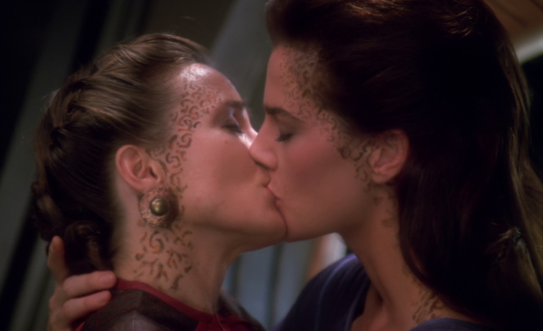 Deep Lesbian Kiss 103