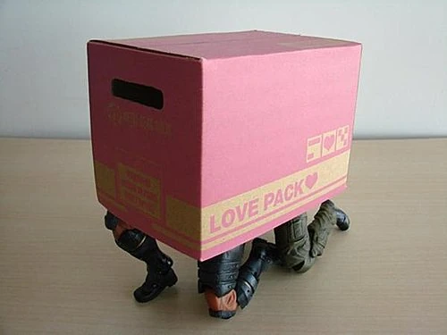 Play_Arts_Kai_Metal_Gear_Solid_Paper_Box_02.jpg