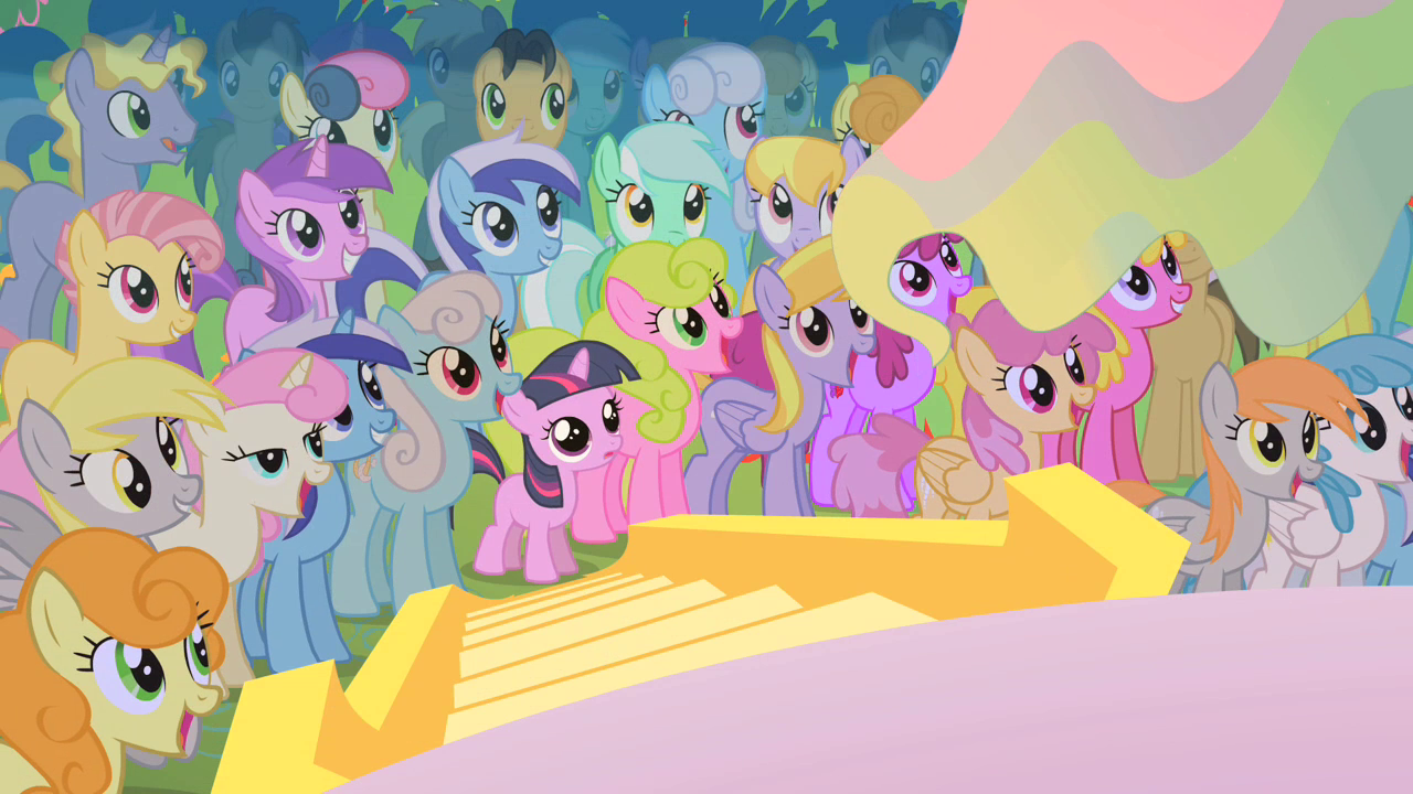 The_crowd_watching_the_Summer_Sun_Celebration_S1E23.png