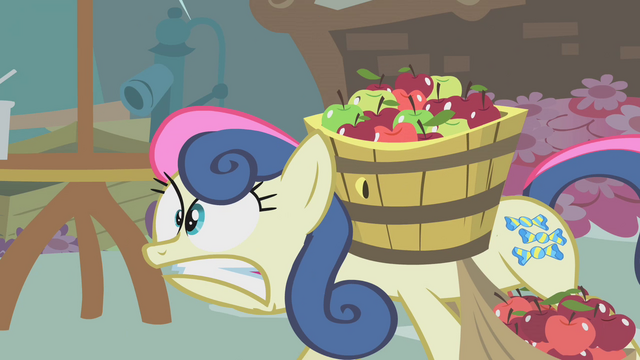 File:Sweetie Drops carrying apples S1E12.png