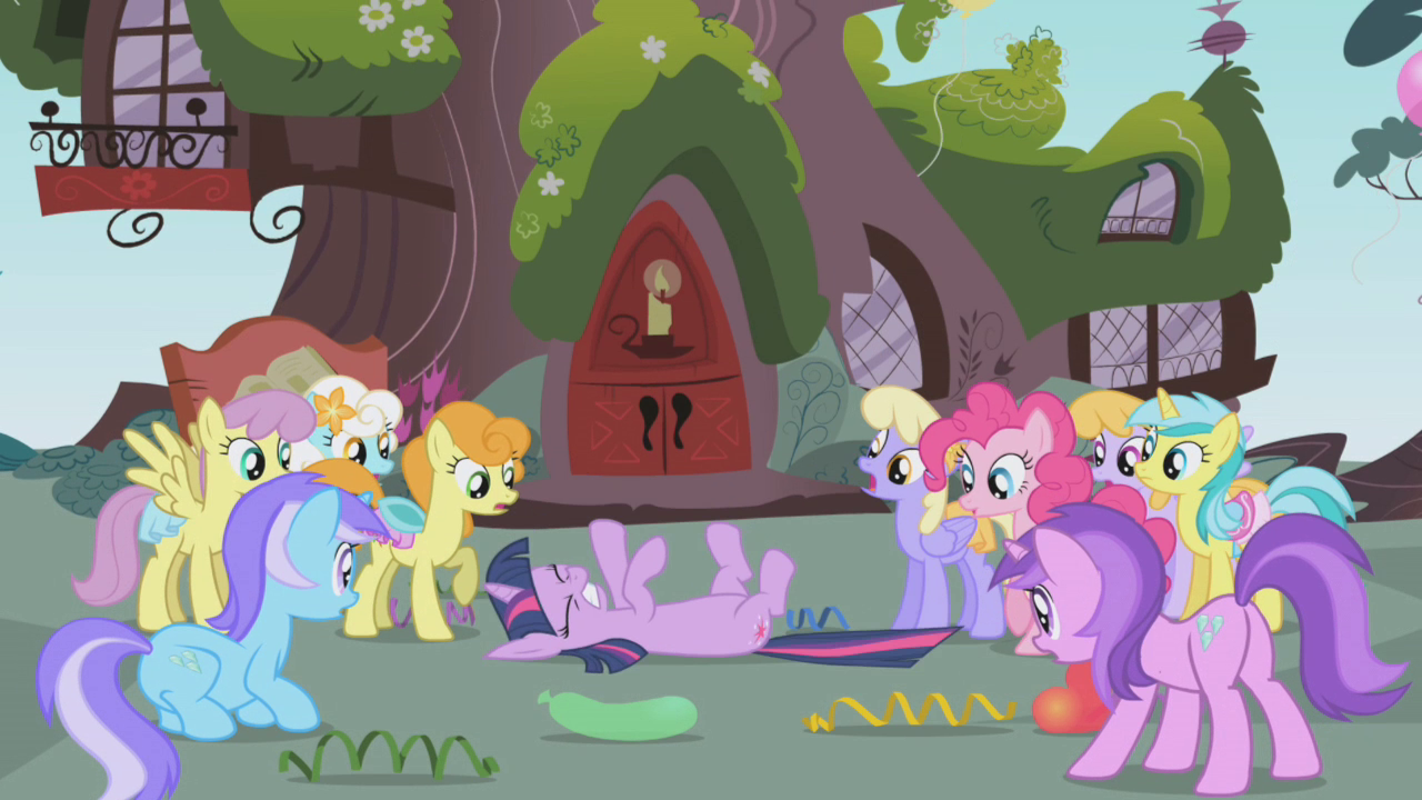 Twilight_gets_party_dropped_S1E03.png