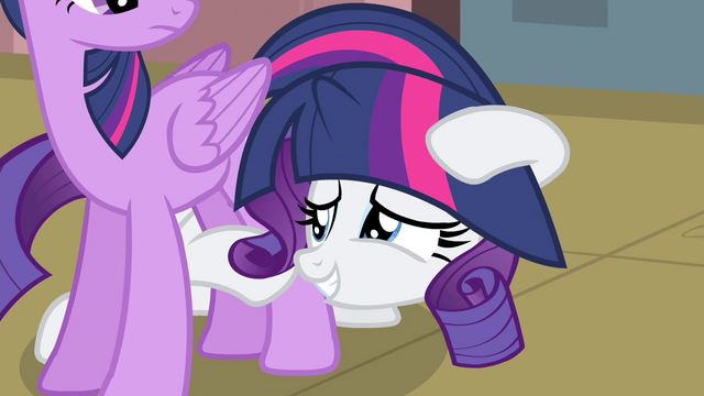http://vignette2.wikia.nocookie.net/mlp/images/d/dc/Rarity_hides_herself_with_Twilight%27s_tail_S4E13.png/revision/latest/scale-to-width-down/640?cb=20140210122516