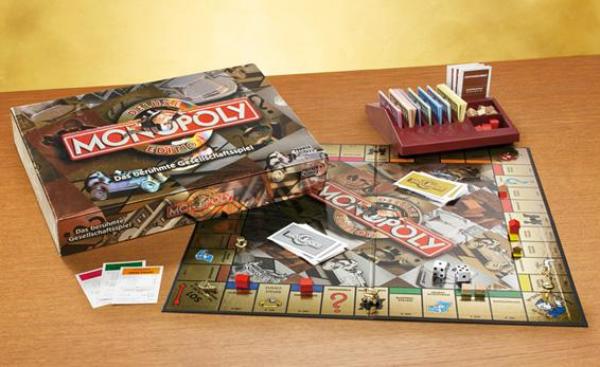 Monopoly Mega Deluxe Monopoly Mega Deluxe
