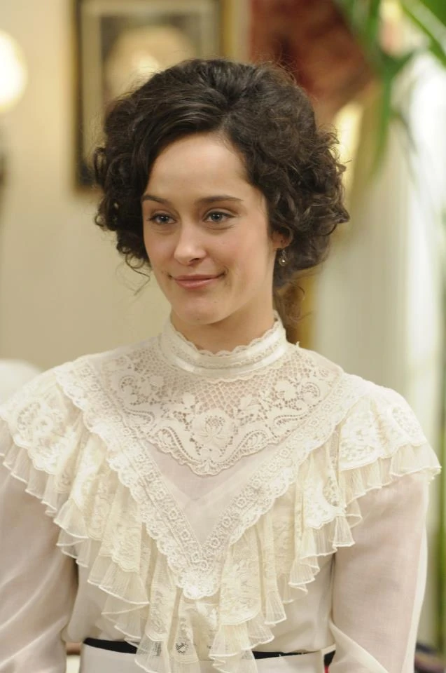 Eva Pearce | Murdoch Mysteries Wiki | FANDOM powered by Wikia