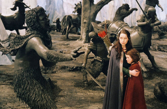 File:Susan and lucy with tumnus in the courtyard.jpg