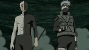 Obito e Kakashi juntam forças (Anime).png