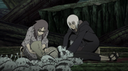 Karin e Suigetsu curando Tsunade.png