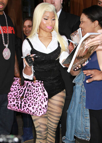 File:Nokia Nicki Minaj sign.jpg