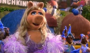 http://vignette2.wikia.nocookie.net/ozwikia/images/7/7c/Miss-Piggy-Glinda.jpg/revision/latest?cb=20090531211939