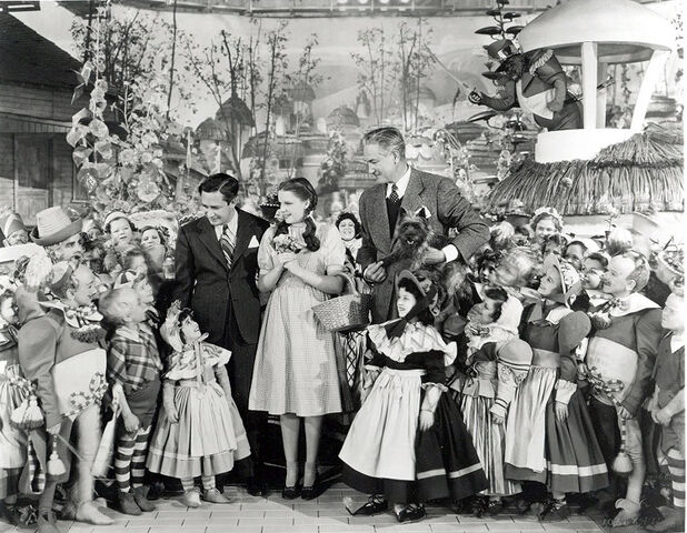 File:Pic01fleming-leroy&munchkins.jpg