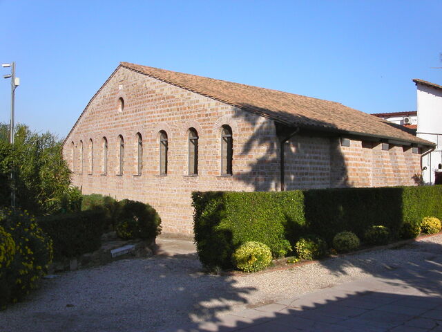 File:2011 Domitilla basilica.jpg