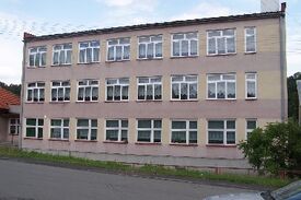 Szkoła w Łubnie.jpg