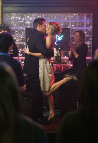 File:6x19-Elliot Keith kiss.jpg
