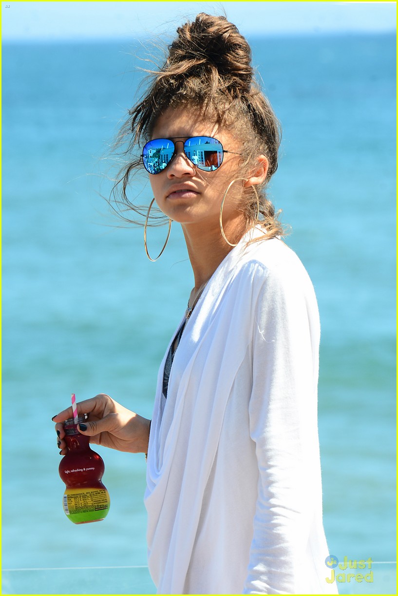Image - Zendaya-malibu-fun-kc-undercover-cast-09.JPG | Shake It Up Wiki