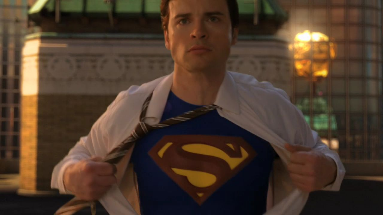 Resultado de imagem para tom welling superman suit