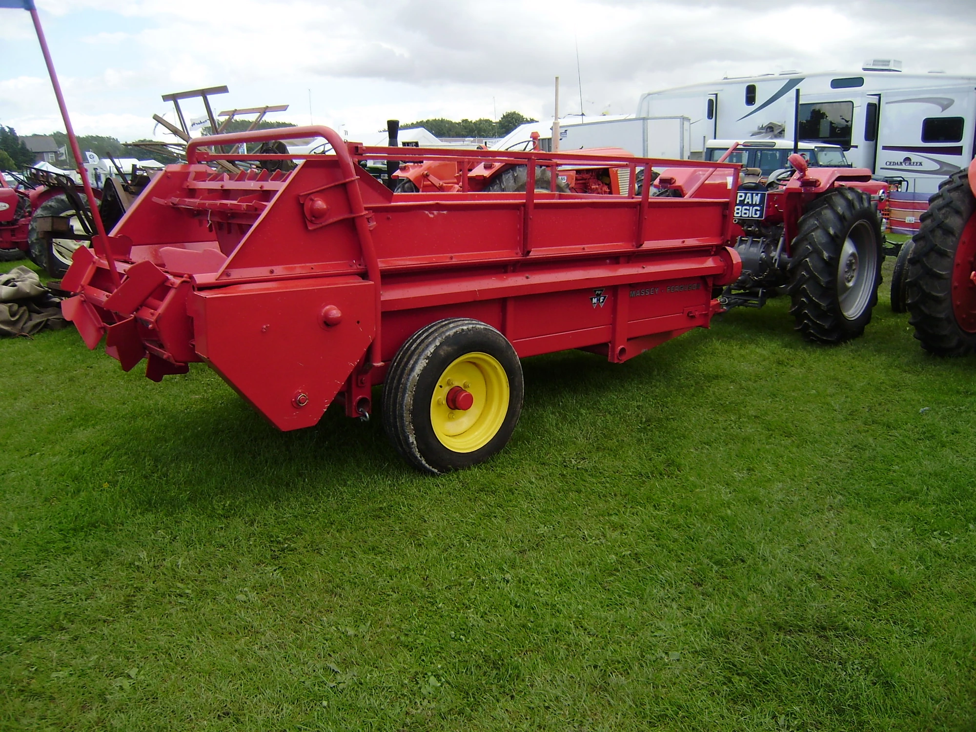 Massey Ferguson Manure Spreader range Tractor & Construction Plant