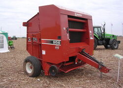 Agco-Allis Hesston 956 round baler