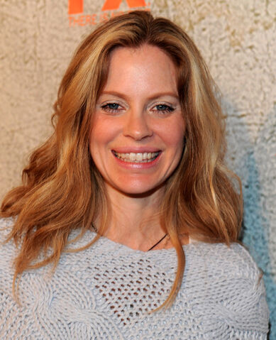 File:Kristin+Bauer+Premiere+FX+Networks+Sony+Pictures+VoFersXm8MXl.jpg