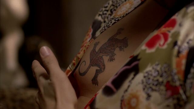 File:3x09 -la fayette admires jesus' jaguar tattoo.jpg