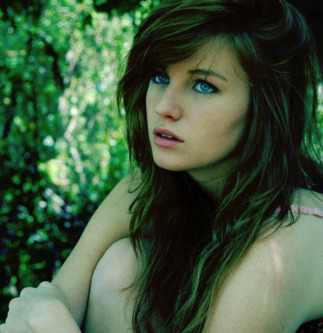 Brown haired green eyed girl Brown haired green eyed girl