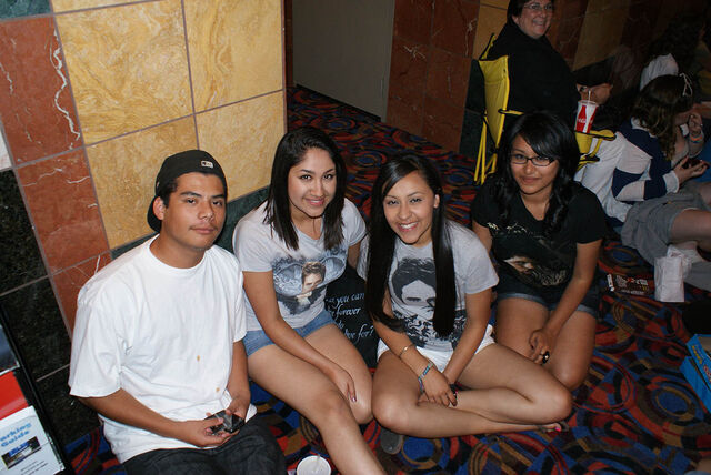 File:Twilightpremiere77.jpg