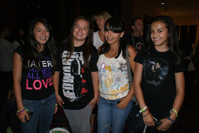File:Twilightpremiere66.jpg