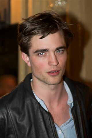 File:Robert pattinson216546.jpg
