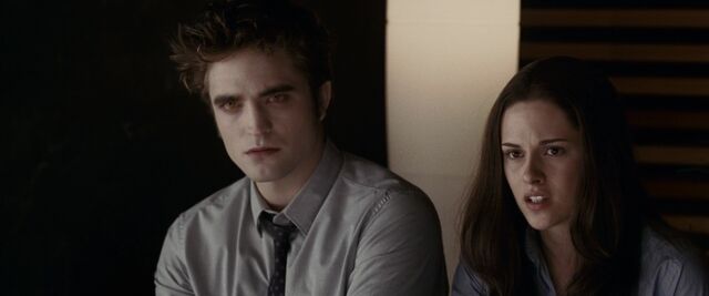 File:165467edward and bella in their graduation.jpg