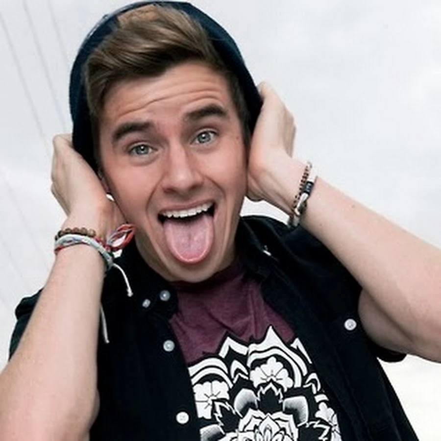 Connor Franta | Wikitubia | Fandom powered by Wikia