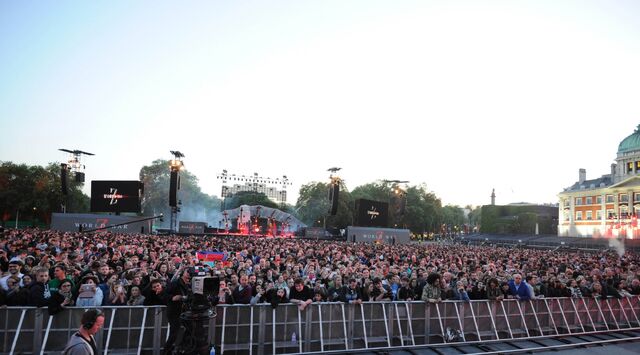 File:94011370213644-012 muse perfwwz-1.jpg