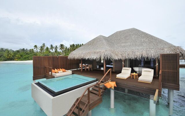 File:Bungalow-Resort-Beach-Island-Maldives-HD.jpeg