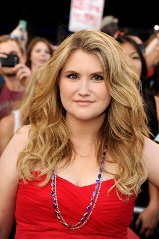 File:Jillian-Bell.jpg